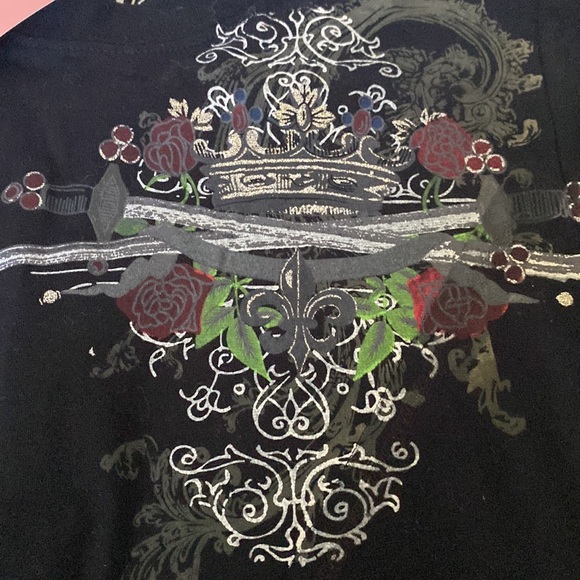 NWT Chica Bonita Black T-shirt with artsy Skull & Crossbones - Picture 2 of 4